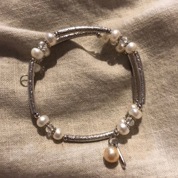Jewelry - Vantel pearls wire wrap bracelet